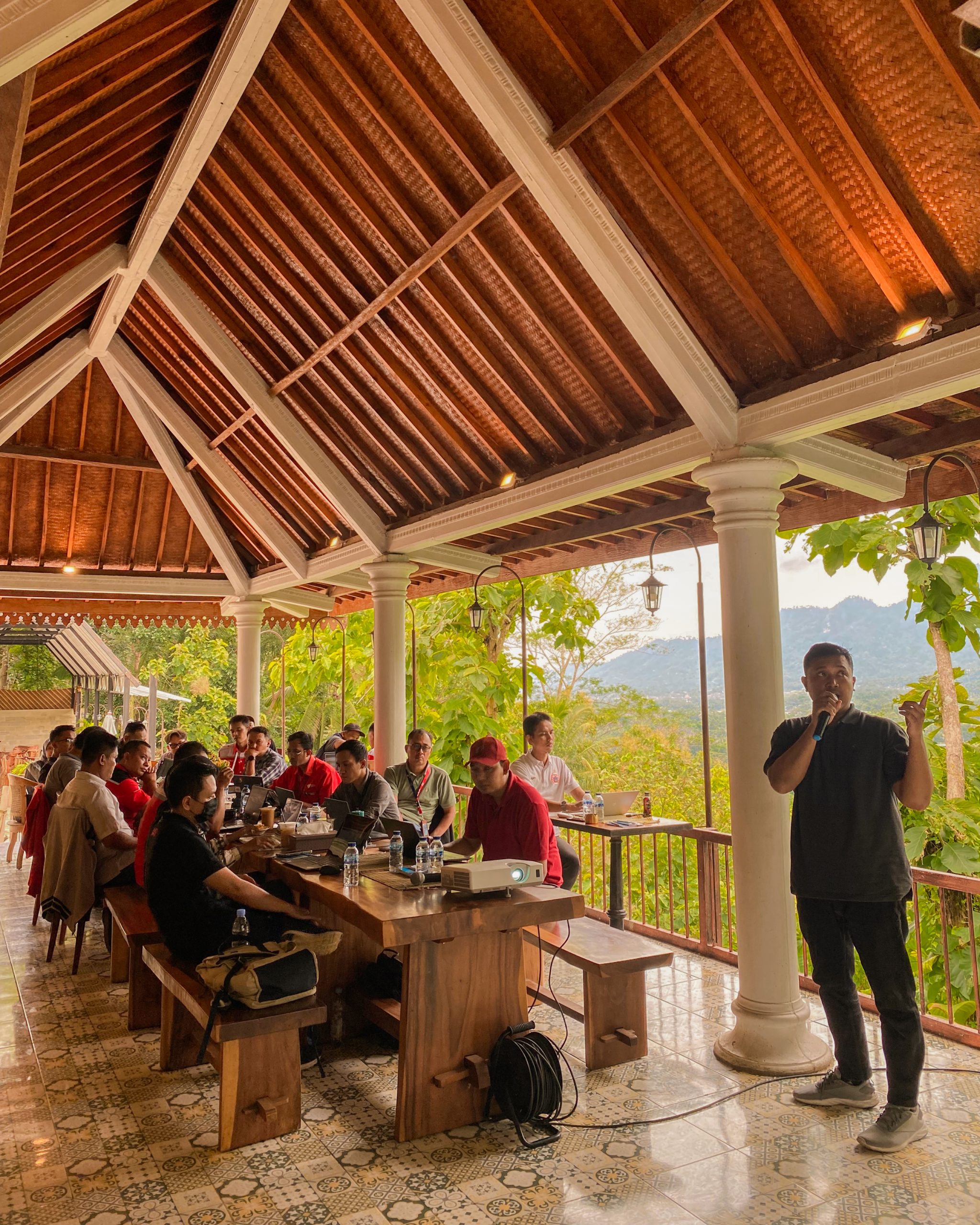 Kedai Bukit Rhema: Nikmati Sarapan Enak dengan Pemandangan Memukau di Magelang 38 meeting borobudur magelang outdoor
