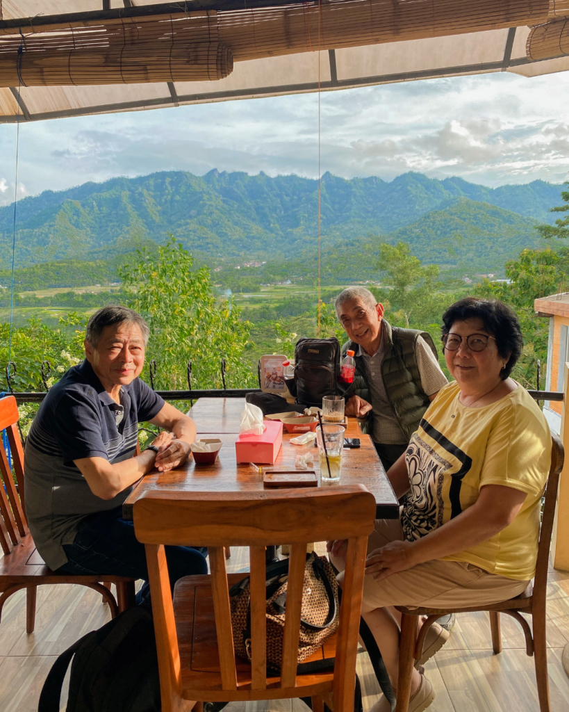 选择 Kedai Bukit Rhema 作为婆罗浮屠寺附近就餐地点的 50 个理由 12 婆罗浮屠寺附近的餐厅