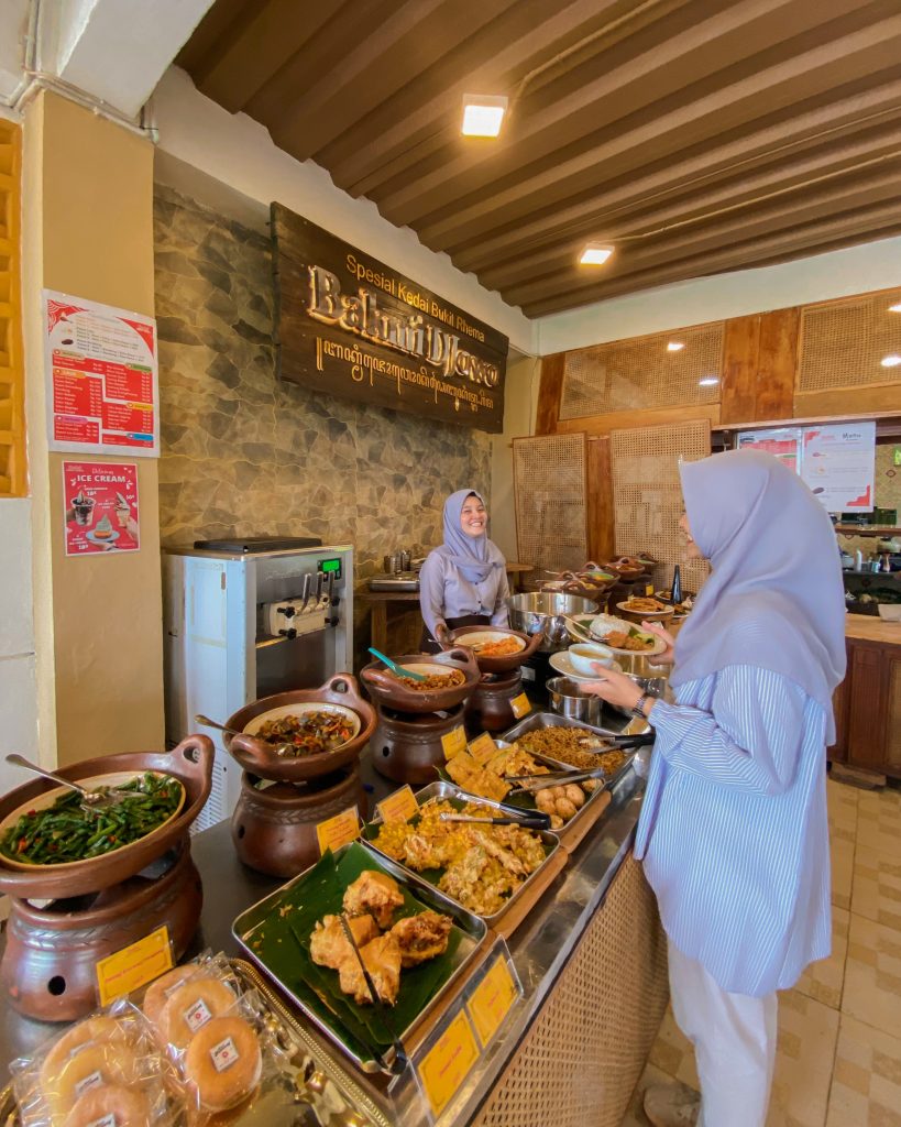 Booking Tempat Makan di Kedai Bukit Rhema 16 Sarapan Dekat Sunrise Punthuk Setumbu