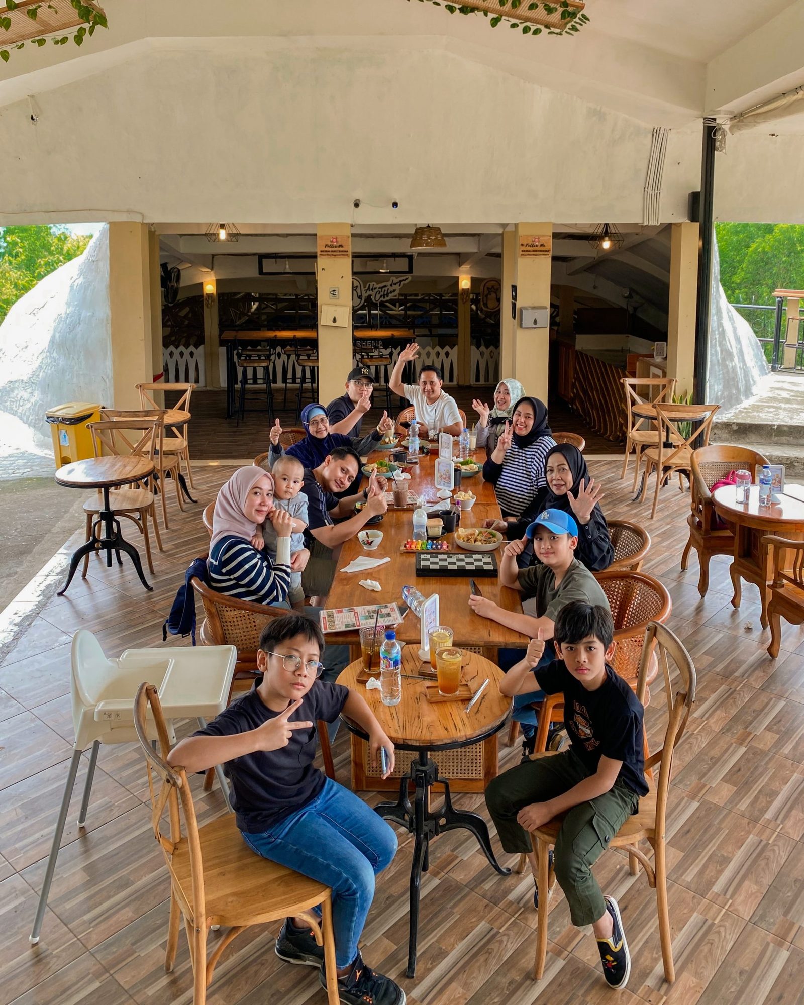 Makan Bareng Keluarga: Lebih dari Sekedar Mengisi Perut 5 Kuliner halal Kedai Bukit Rhema dekat Candi Borobudur