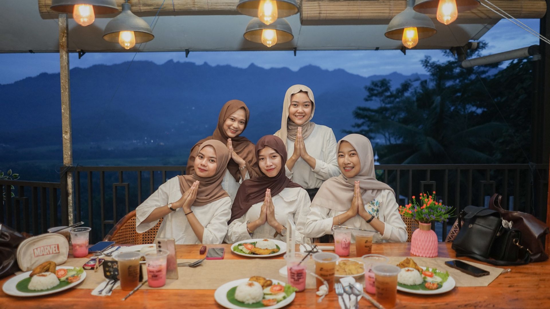 Come on, break the fast for free at Kedai Bukit Rhema, especially for special names! 27