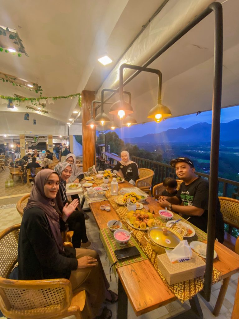 Sunrise at Borobudur: Unique & Unforgettable Experience from the Top of the Chicken Church 16 Where to eat and breakfast in Borobudur