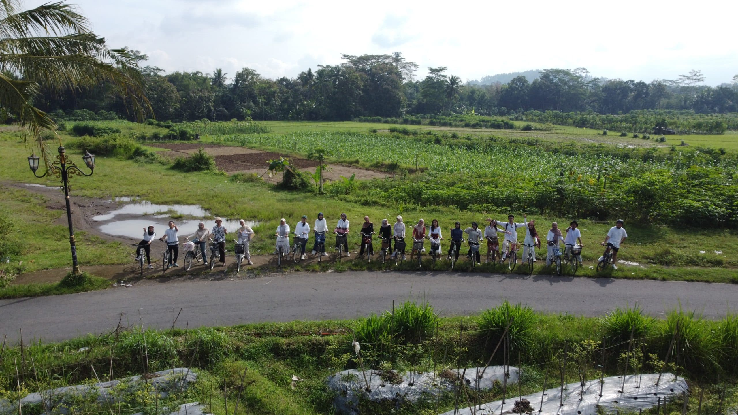 Sewa VW Safari Borobudur dari Kedai Bukit Rhema: Pengalaman Keliling Desa Wisata yang Tak Terlupakan 36 VW Safari dekat Candi Borobudur, Magelang
