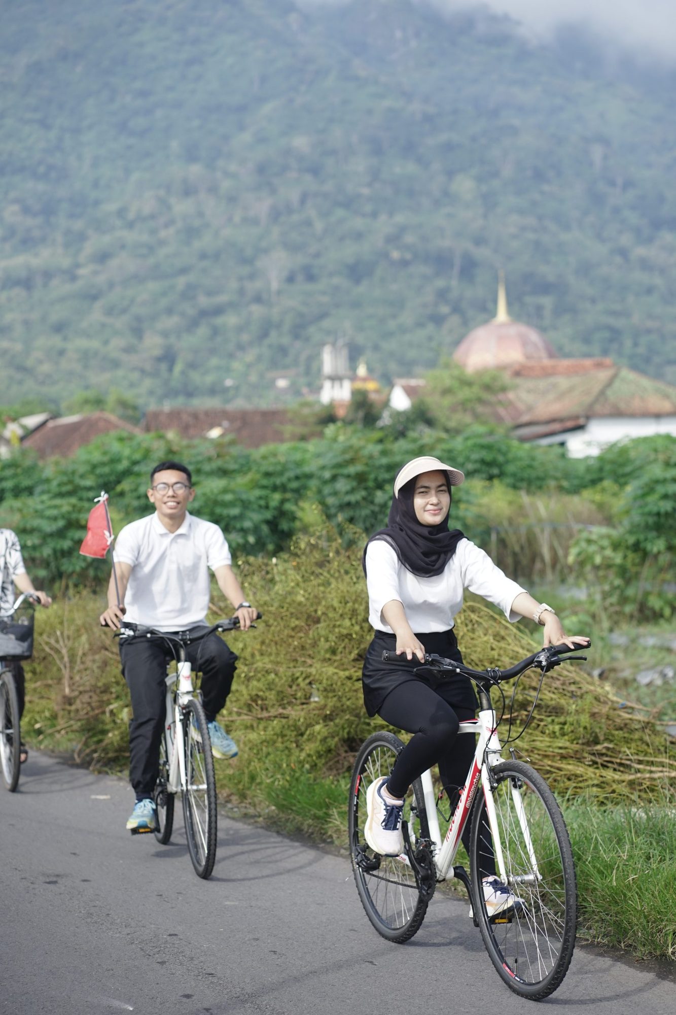 Sewa VW Safari Borobudur dari Kedai Bukit Rhema: Pengalaman Keliling Desa Wisata yang Tak Terlupakan 37 VW Safari dekat Candi Borobudur, Magelang