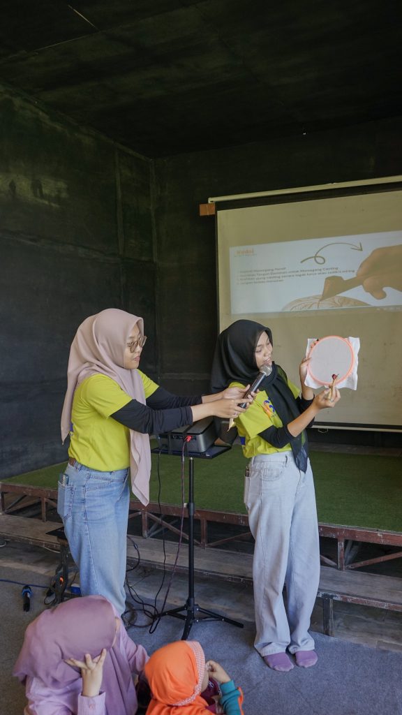 Experience Membatik di Borobudur: Serunya Quality Time di Kedai Bukit Rhema 12 Pengajar Batik Di Kedai Bukit Rhema