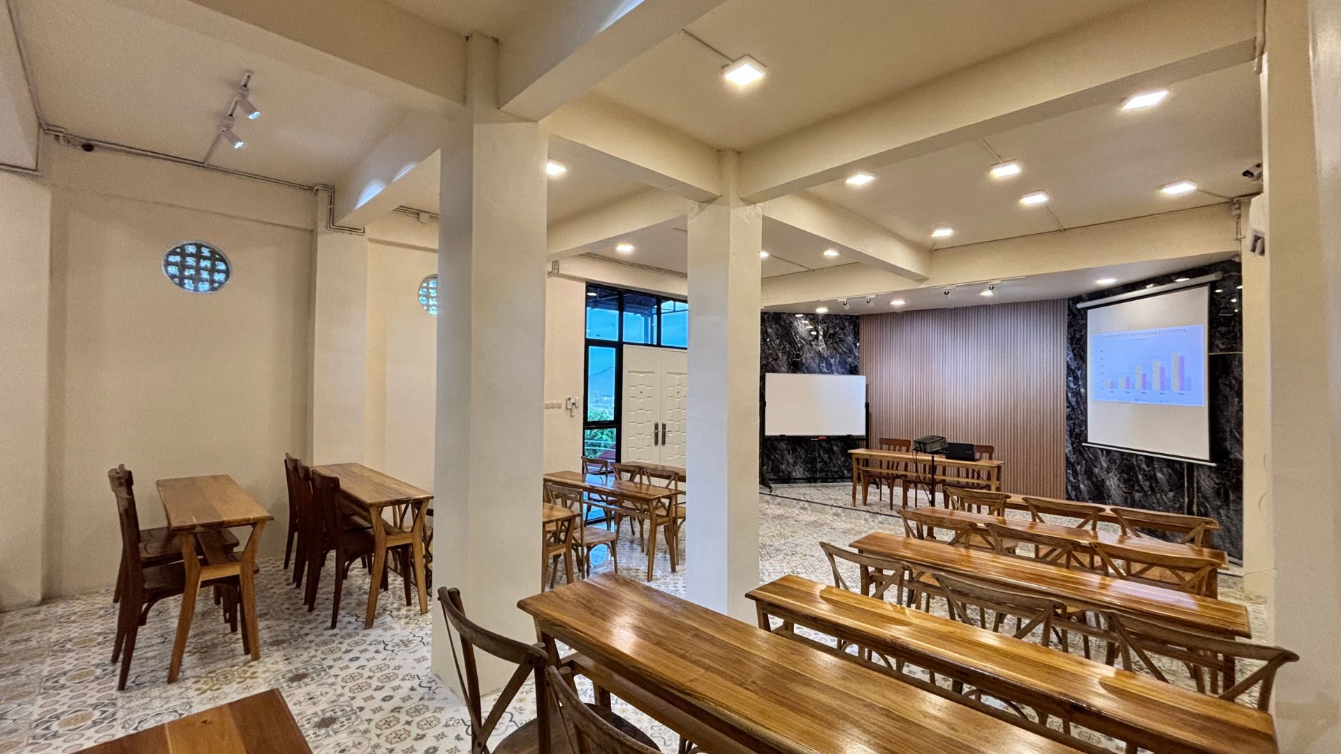 Booking Tempat Rapat di Kedai Bukit Rhema: 4 Pilihan Ruang Meeting Terbaik di Magelang 29 Ruang meeting Kedai Bukit Rhema, Borobudur
