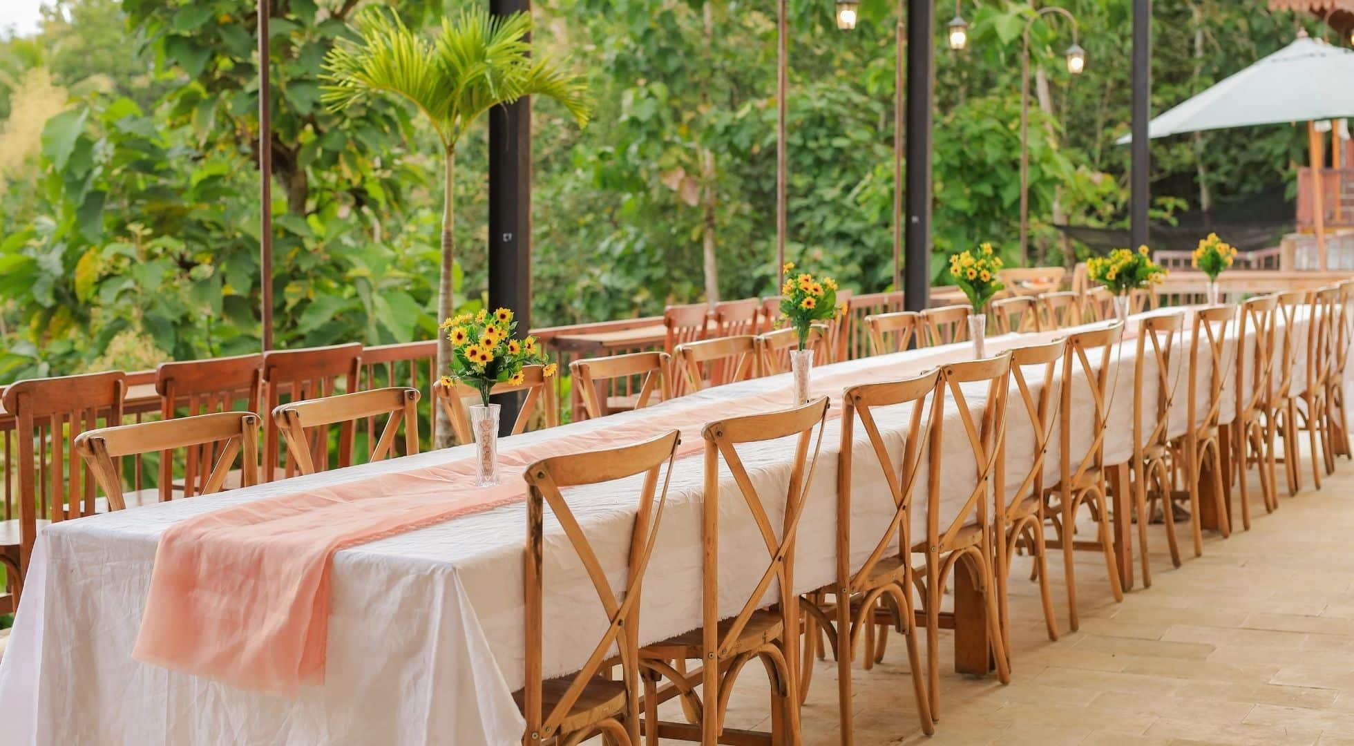 Booking Tempat Rapat di Kedai Bukit Rhema: 4 Pilihan Ruang Meeting Terbaik di Magelang 35 Team gathering dan meeting di Naruastu Kedai Bukit Rhema Borobudur