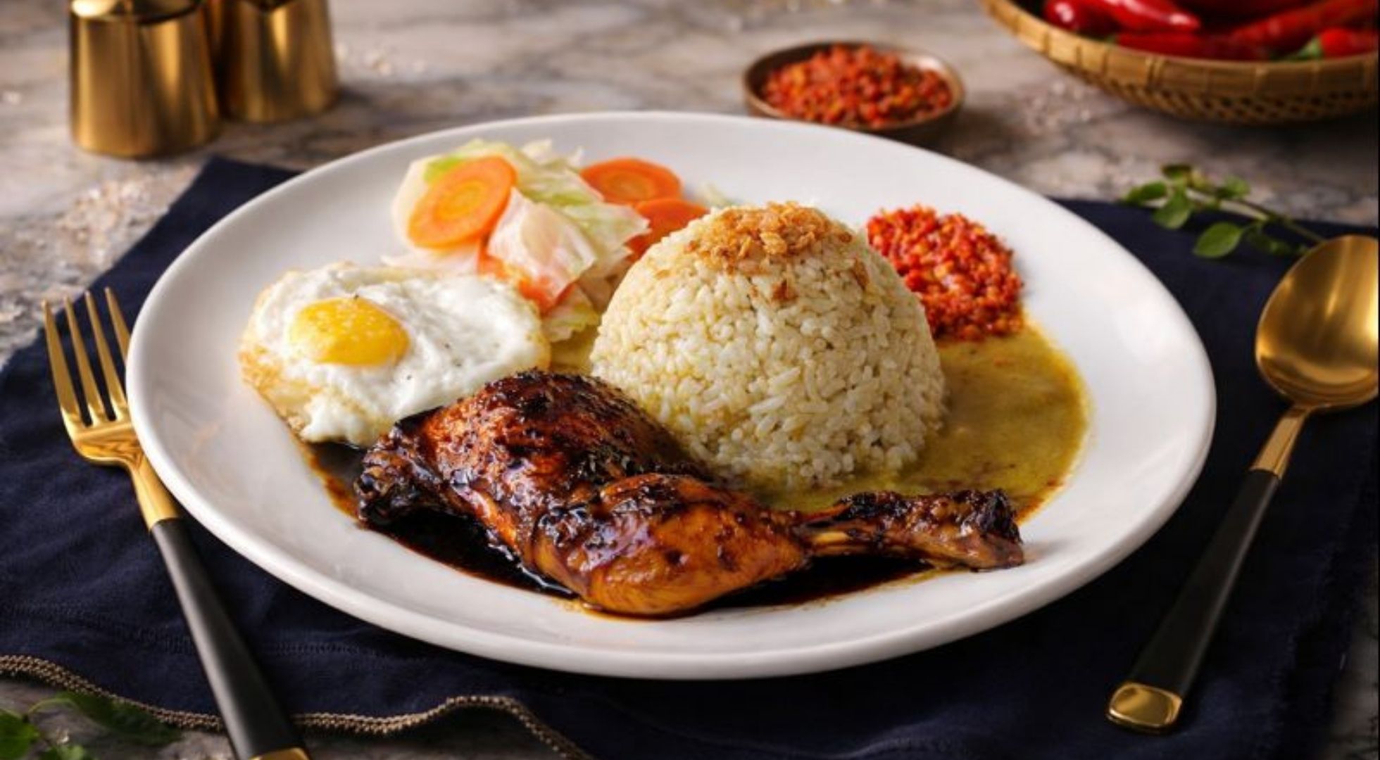 Group Dining Near Borobudur: Large Capacity, Nusantara Flavors 14 menu favorit rombongan ayam bakar nusantara
