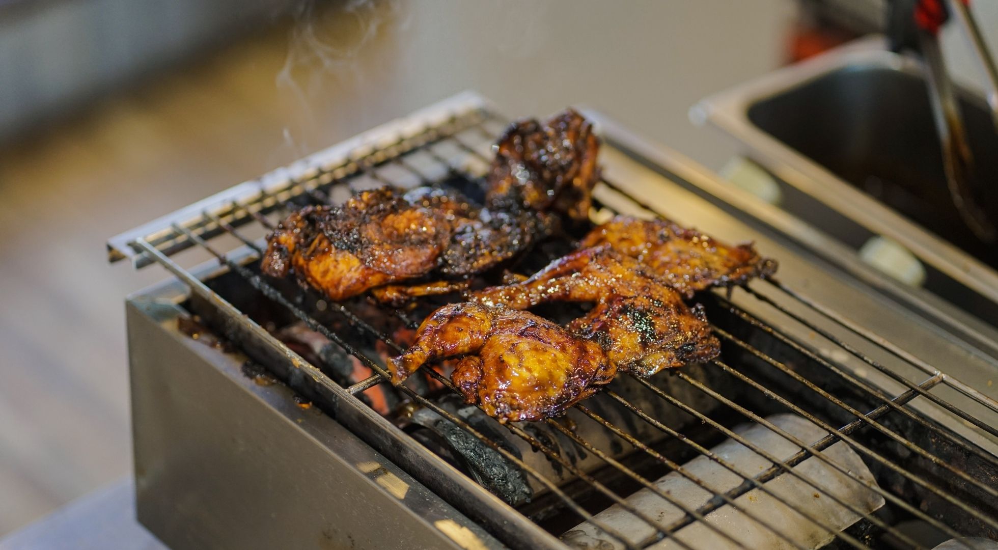 香料烤鸡:婆罗浮屠附近最棒的午餐体验 12 proses marinasi ayam rempah nusantara