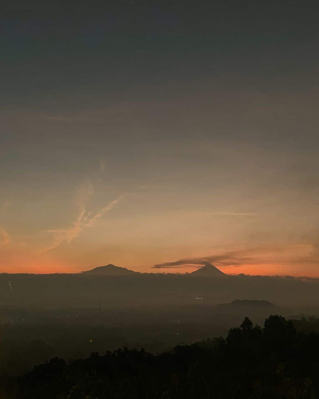 Sunrise Borobudur 2026 di Gereja Ayam Bukit Rhema: Jam Terbaik, Harga, dan Sarapan 5 Sunrise dari Gereja Ayam Bukit Rhema, Magelang