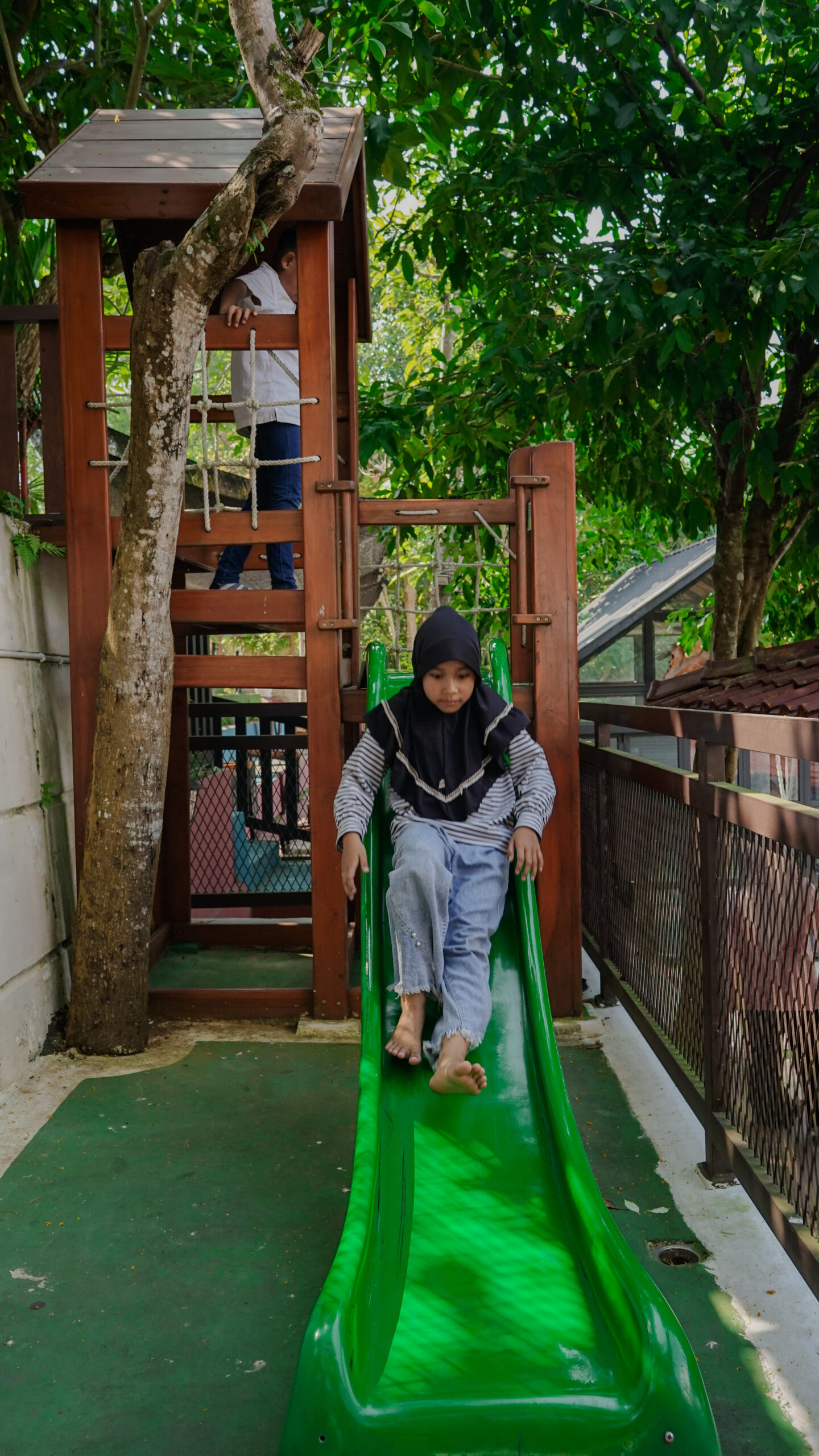Inspirasi Outing Sekolah: Kunjungan Bimbel Rules Berlian Ringinanom 18 Playground alam di Kedai Bukit Rhema tempat bermain setelah kegiatan outing class di Borobudur