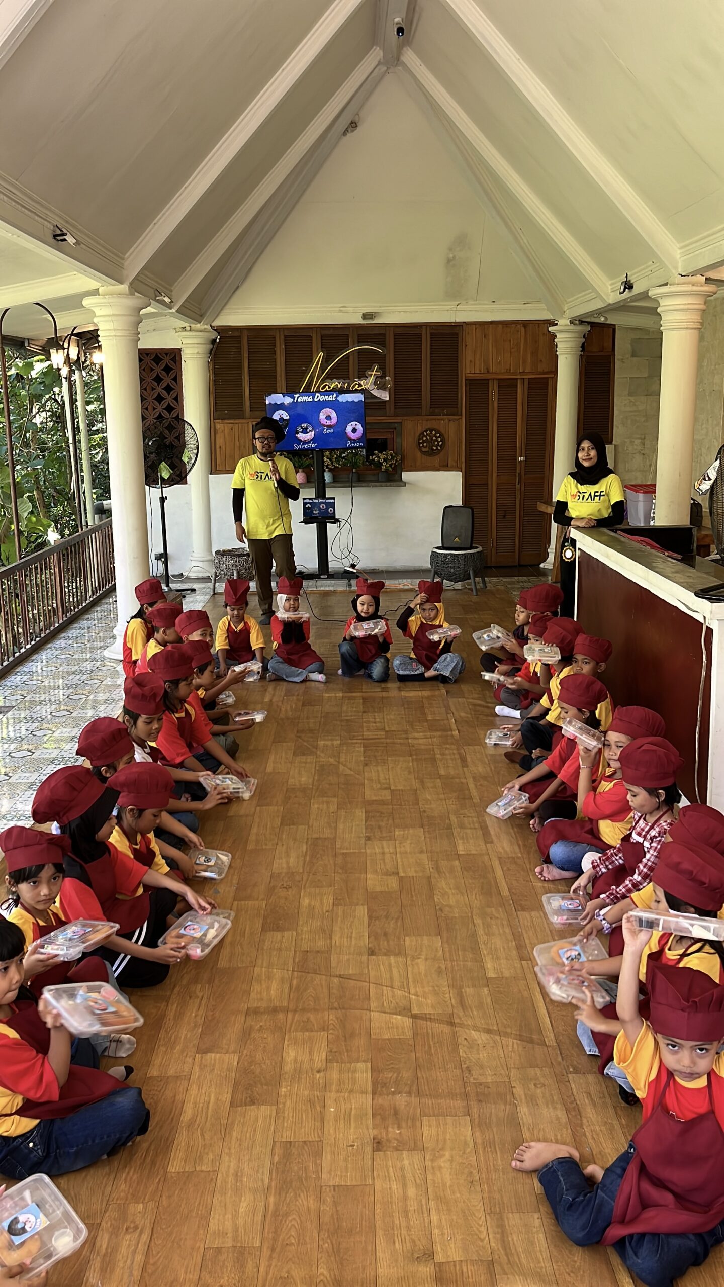 Outing Sekolah Les Baca AHE di Bukit Rhema, Tempat Outing Magelang 17 Suasana playground alam Bukit Rhema tempat outing di Borobudur Magelang untuk anak-anak