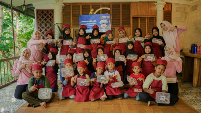 featured-outing-sekolah-magelang-menghias-donat-kedai-bukit-rhema Anak-anak Bimbel Rules Berlian foto bersama di depan gedung Bukit Rhema, kegiatan outing sekolah di Magelang