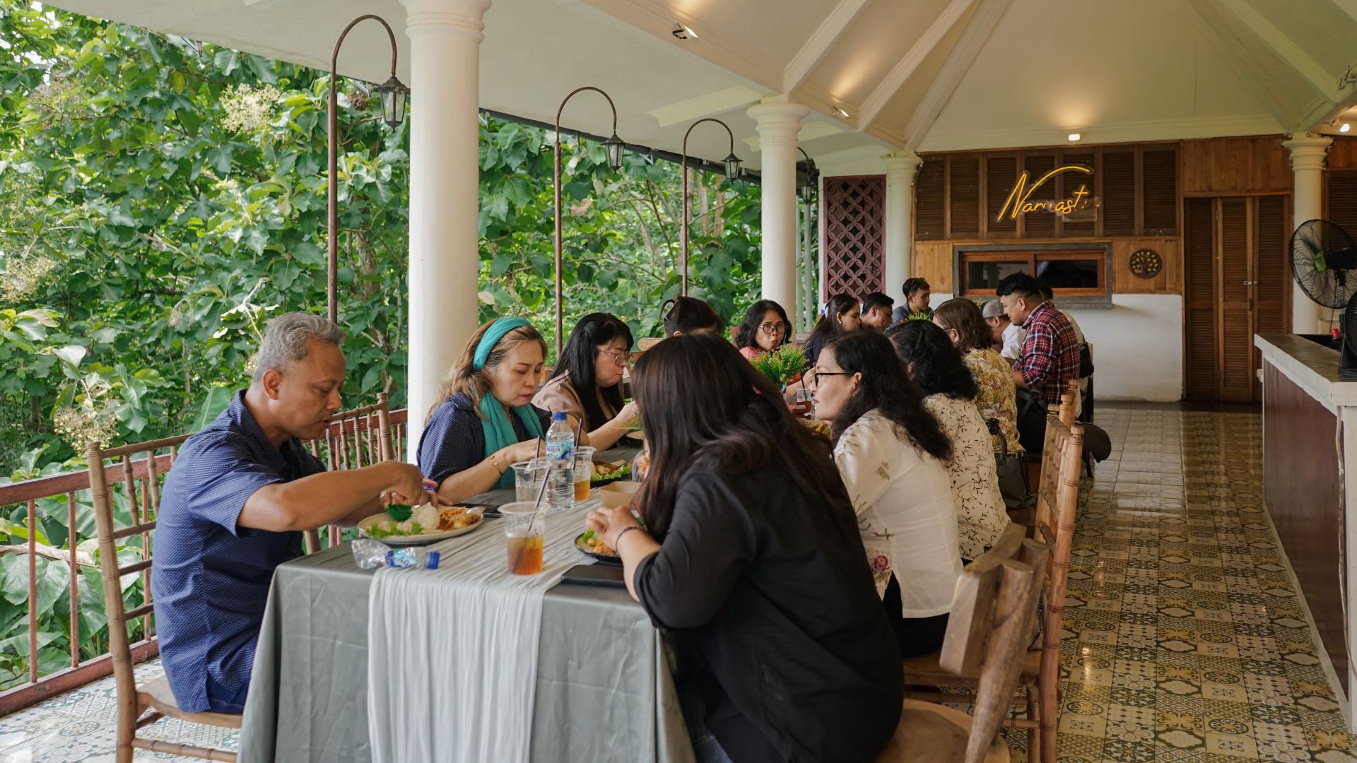 Jam Terbaik & Tips Makan Siang Setelah Wisata Borobudur: Hindari Antrean Panjang 5 makan siang setelah wisata Borobudur