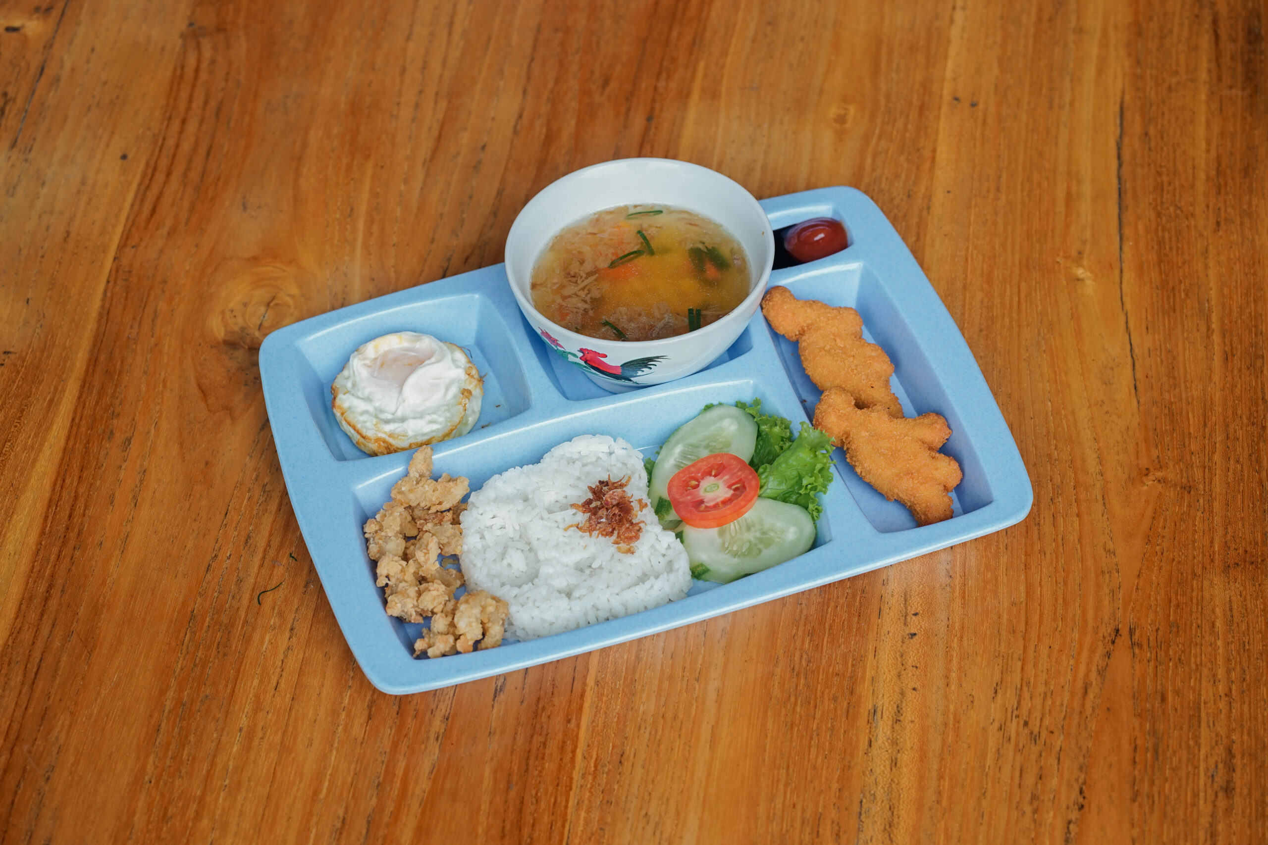 Menu Anak di Kedai Bukit Rhema: Solusi Praktis Ayah Bunda 6 Keluarga bersantap dengan nyaman di Kedai Bukit Rhema, anak-anak menikmati menu anak