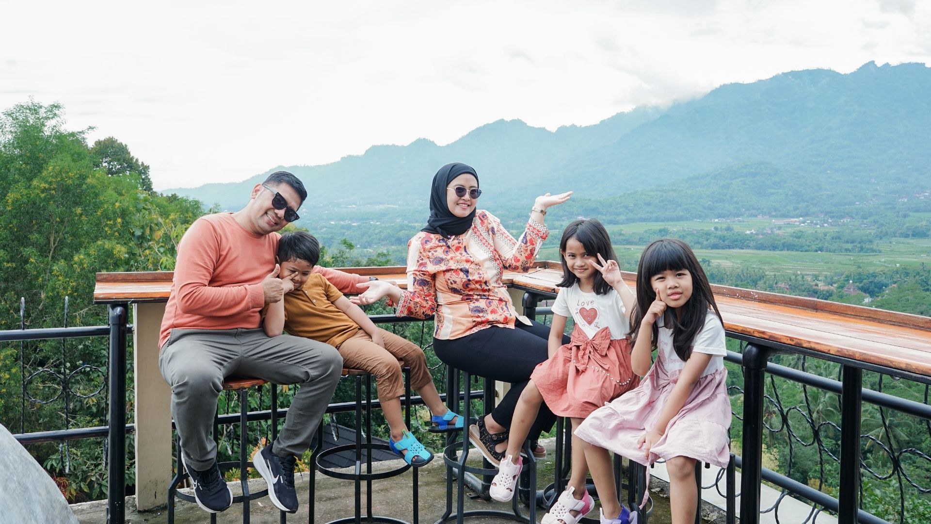 Family Dining Spots in Borobudur with Playgrounds and Kid-Friendly Atmosphere 3 tempat makan keluarga Borobudur