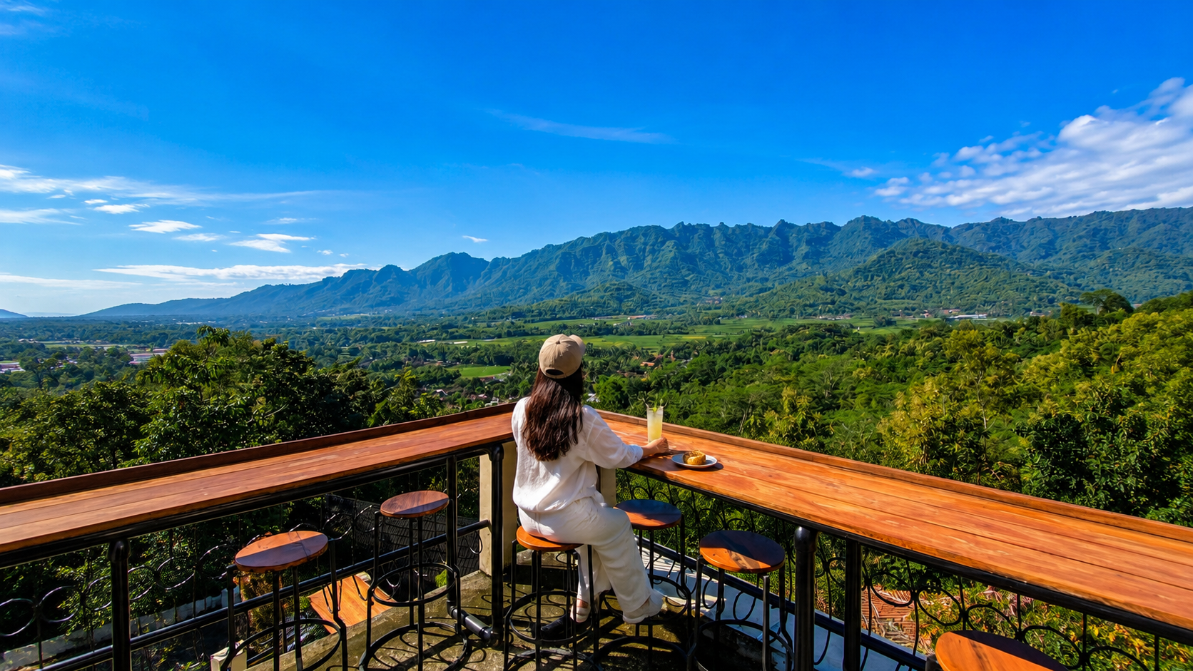 Solo Traveling Borobudur: Panduan Aman & Nyaman untuk Petualang 6 Suasana nyaman di Kedai Bukit Rhema, tempat makan solo traveler menikmati kopi