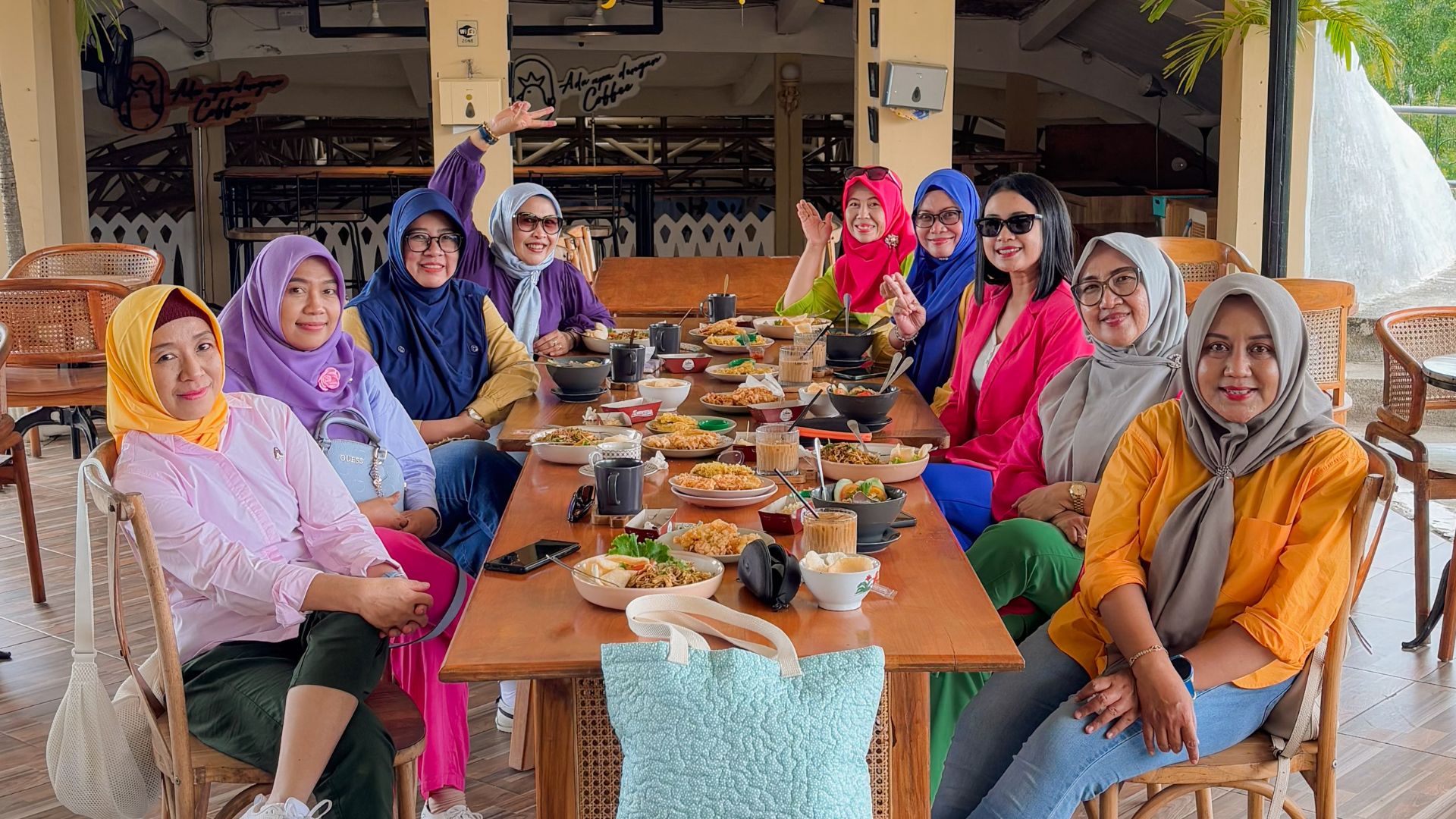 马格朗山景餐厅:Kedai Bukit Rhema 的自然氛围 8 tempat makan view bukit Magelang di kawasan Borobudur