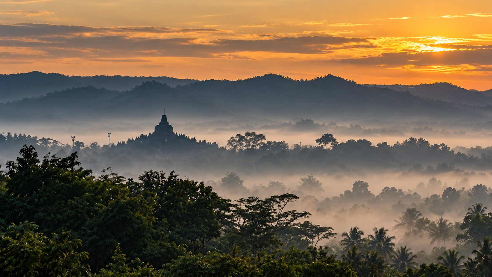Cafe dekat Candi Borobudur dengan Pemandangan Candi: Kedai Bukit Rhema 1 Ilustrasi Candi Borobudur berkabut dilihat dari ketinggian perbukitan Menoreh