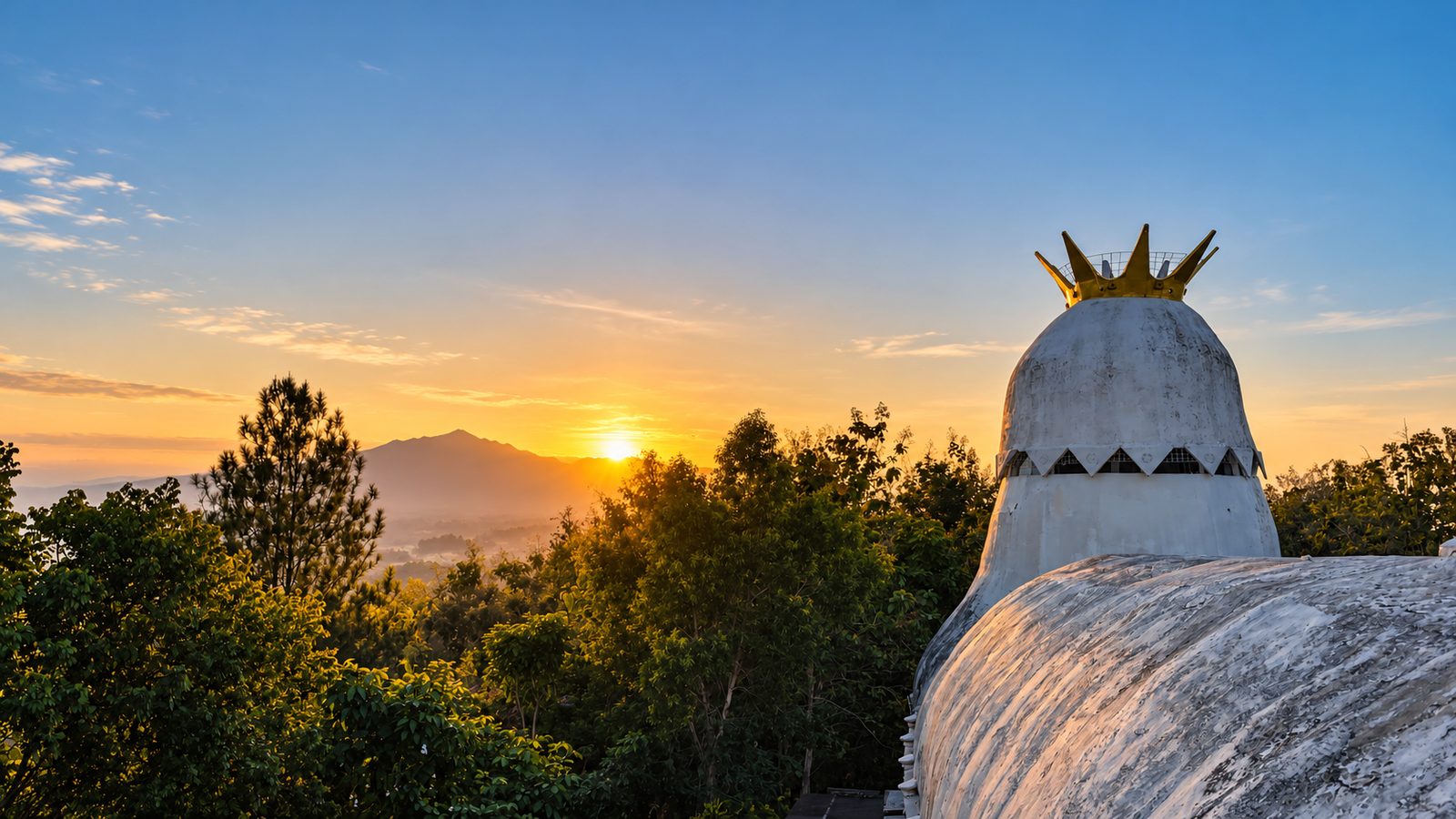 Cafe dekat Candi Borobudur dengan Pemandangan Candi: Kedai Bukit Rhema 2 Ilustrasi puncak bangunan Bukit Rhema saat sunrise